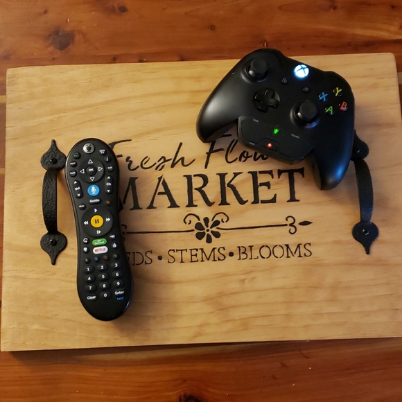 Handcrafted farmhouse style table tray - Picture 2 of 8